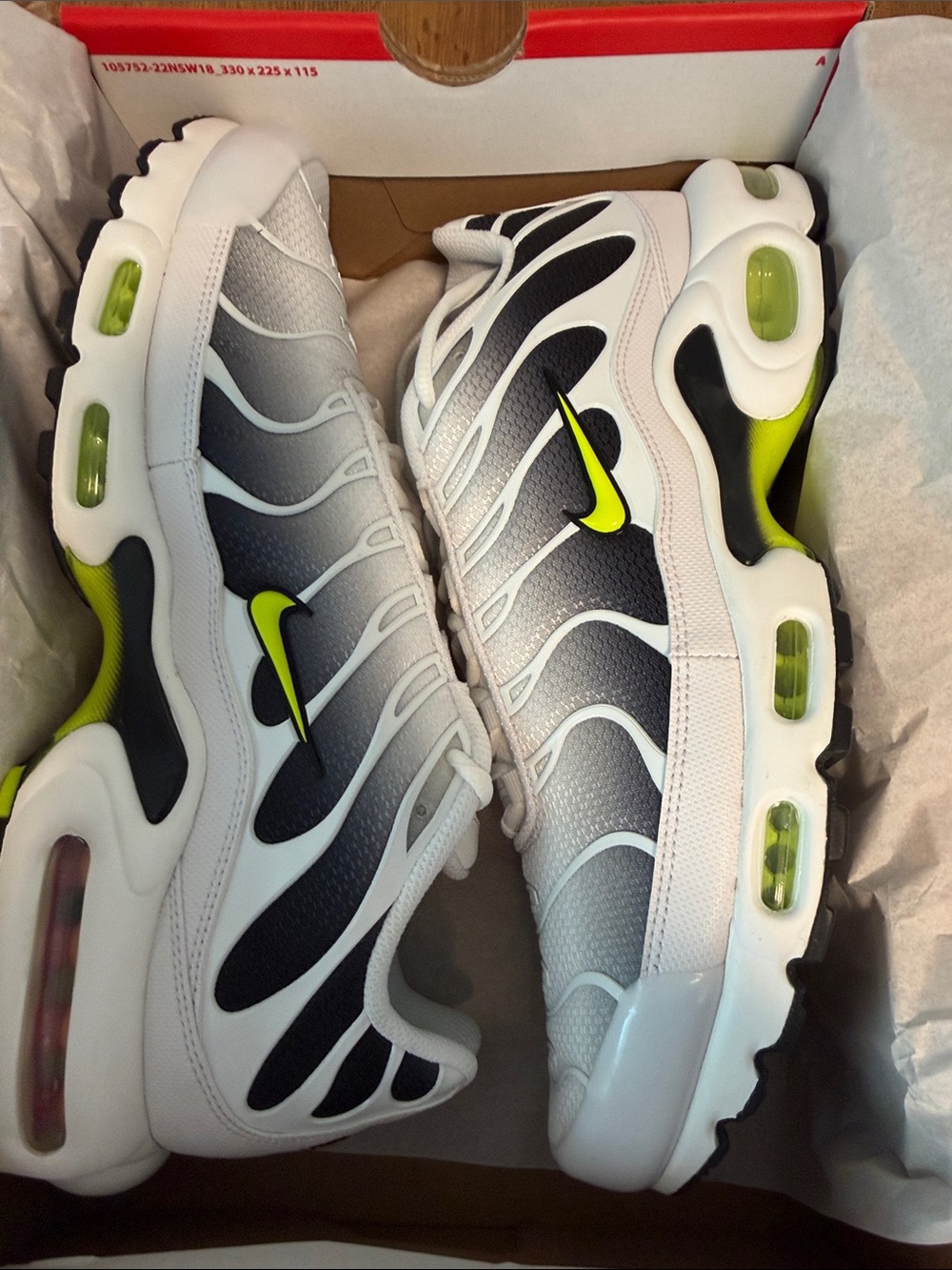 Nike Air Max Plus Label - White/Volt/Black - Picture 2 of 6